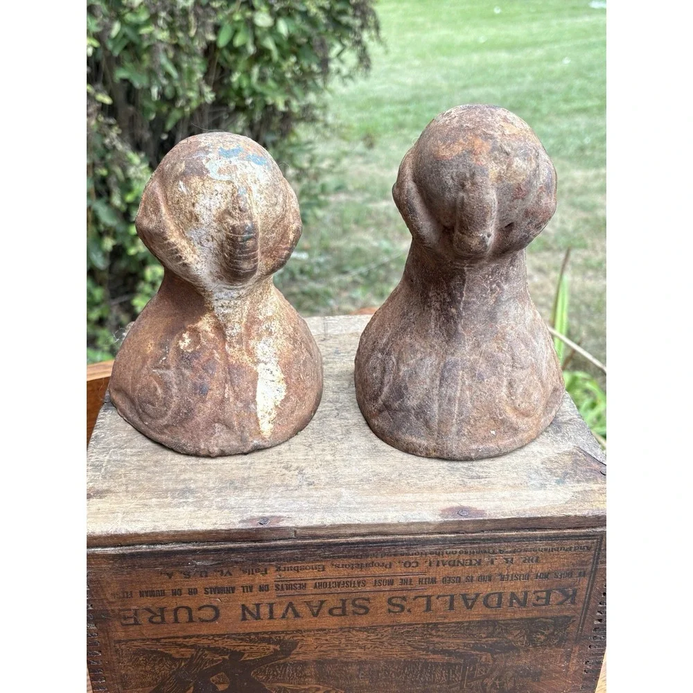 Set of 2 Antique Cast Iron Claw Feet for Bath Tub Patina Book Ends Rustic